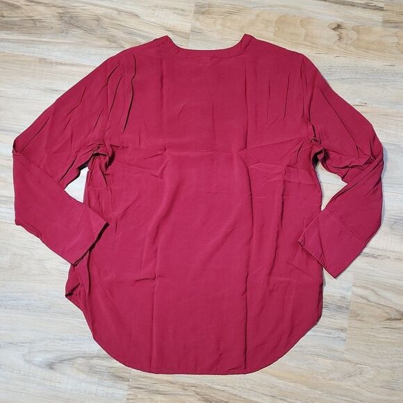 🔺️Old Navy Red Rayon Popover Long Sleeve Top Large - Picture 2 of 9